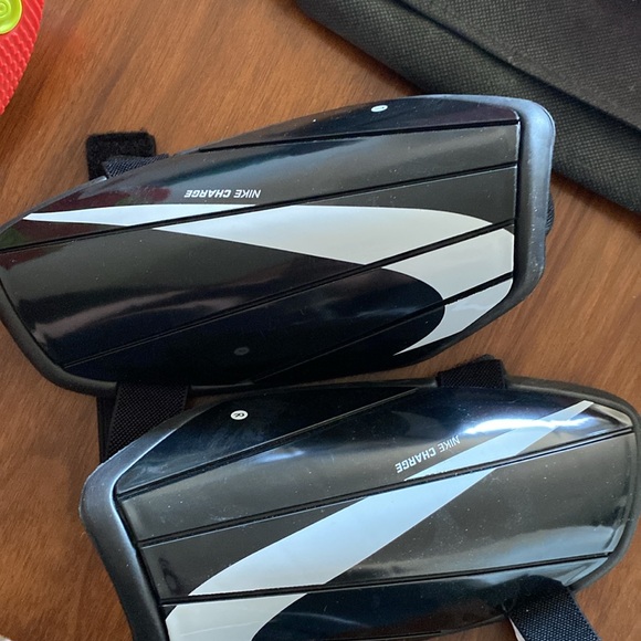 Women’s Nike phantom indoor soccer cleats - Picture 4 of 4